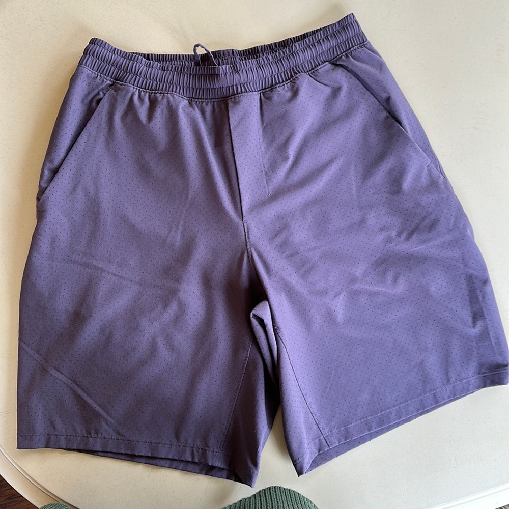 Lululemon athletic shorts (Elastic with drawstring) lined!